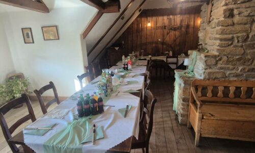 Restauracja góra - stół Komunia Nadii